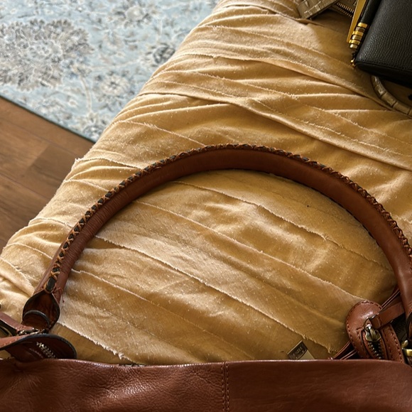 Brown woven shoulder bag with over the shoulder handle option - Picture 3 of 4